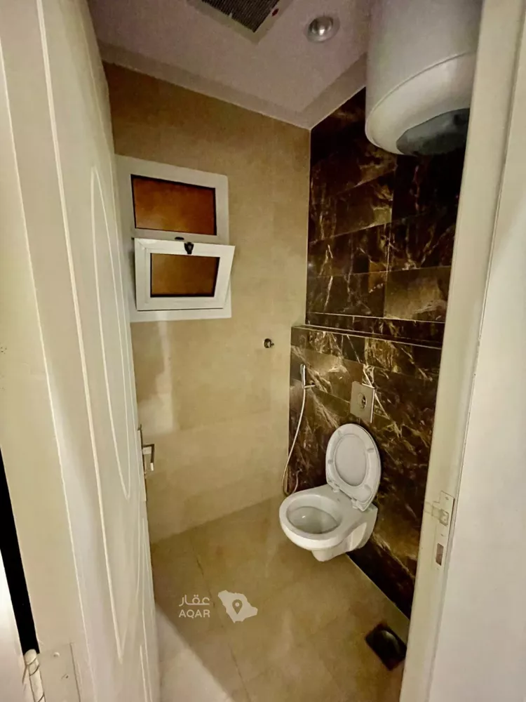 Floor for Rent in Riyadh Al Arid 5