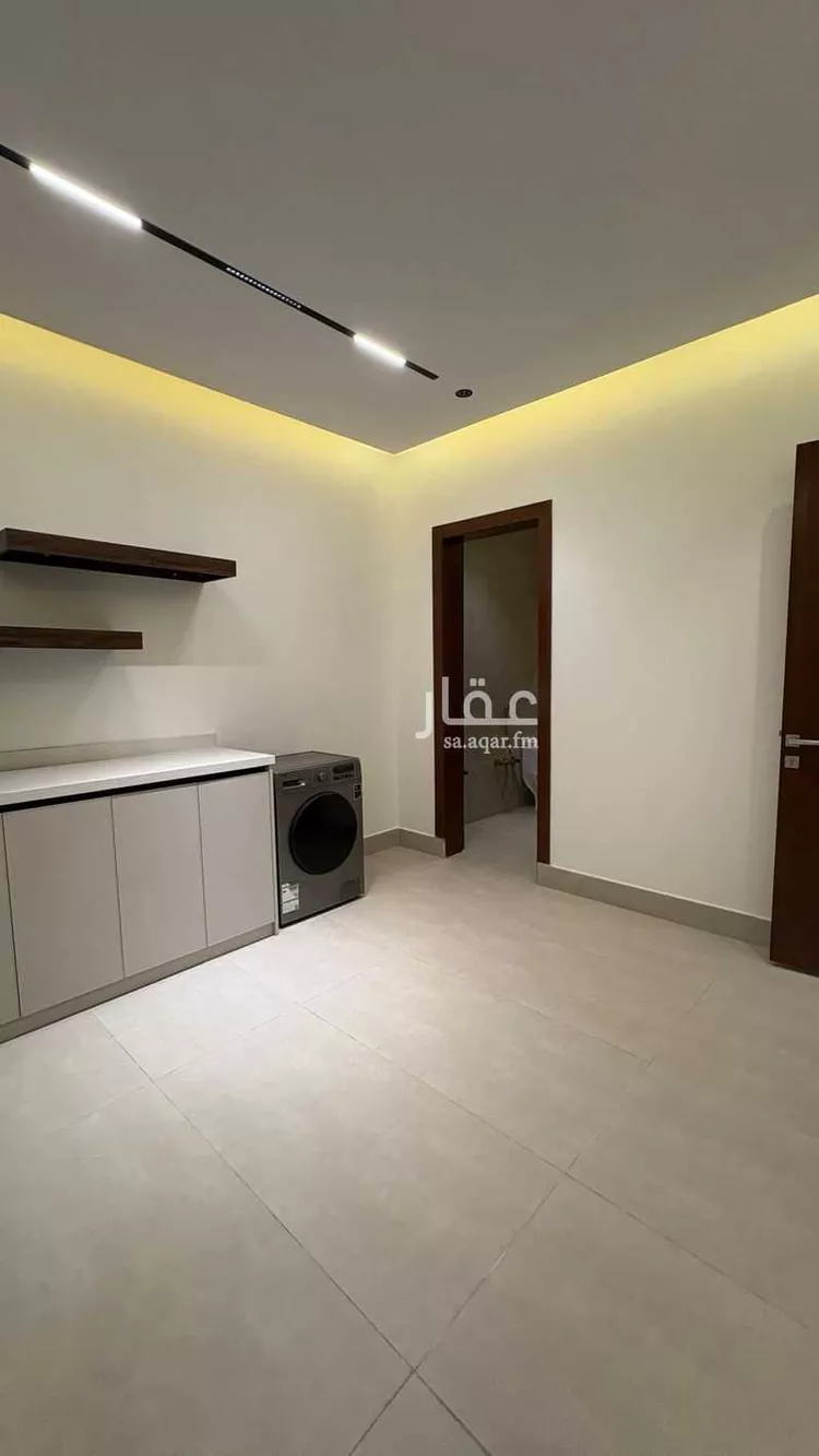 فيلا للبيع في شارع الحويمة, حي عكاظ, مدينة الرياض, منطقة الرياض صورة 2