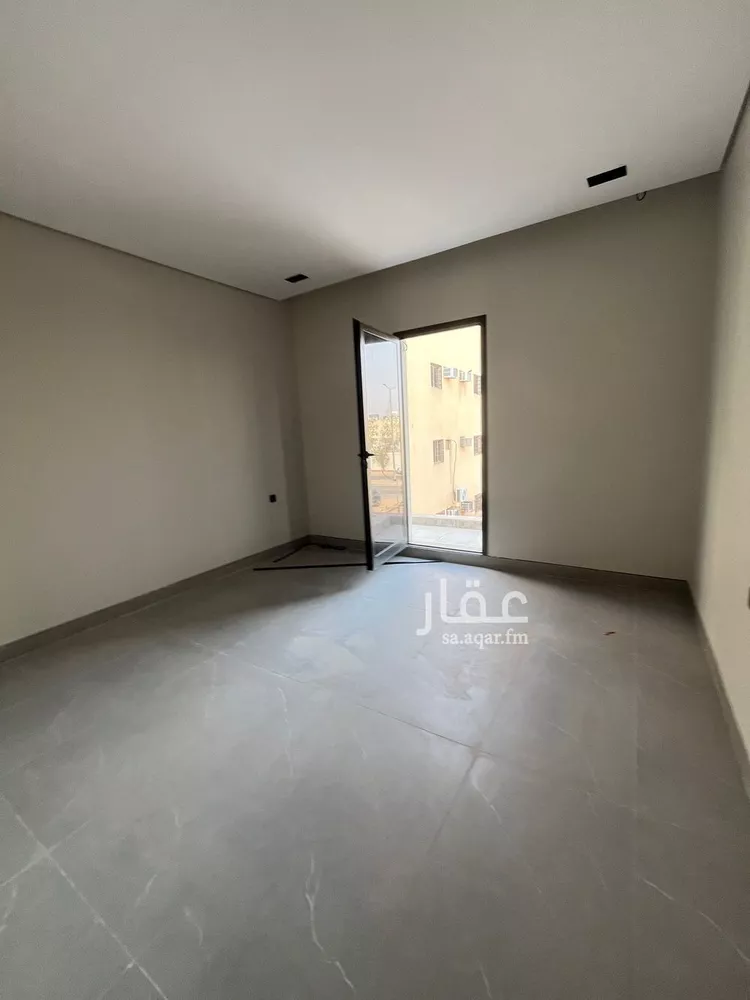 دور للبيع في شارع العينين, حي إشبيلية, مدينة الرياض, منطقة الرياض 8