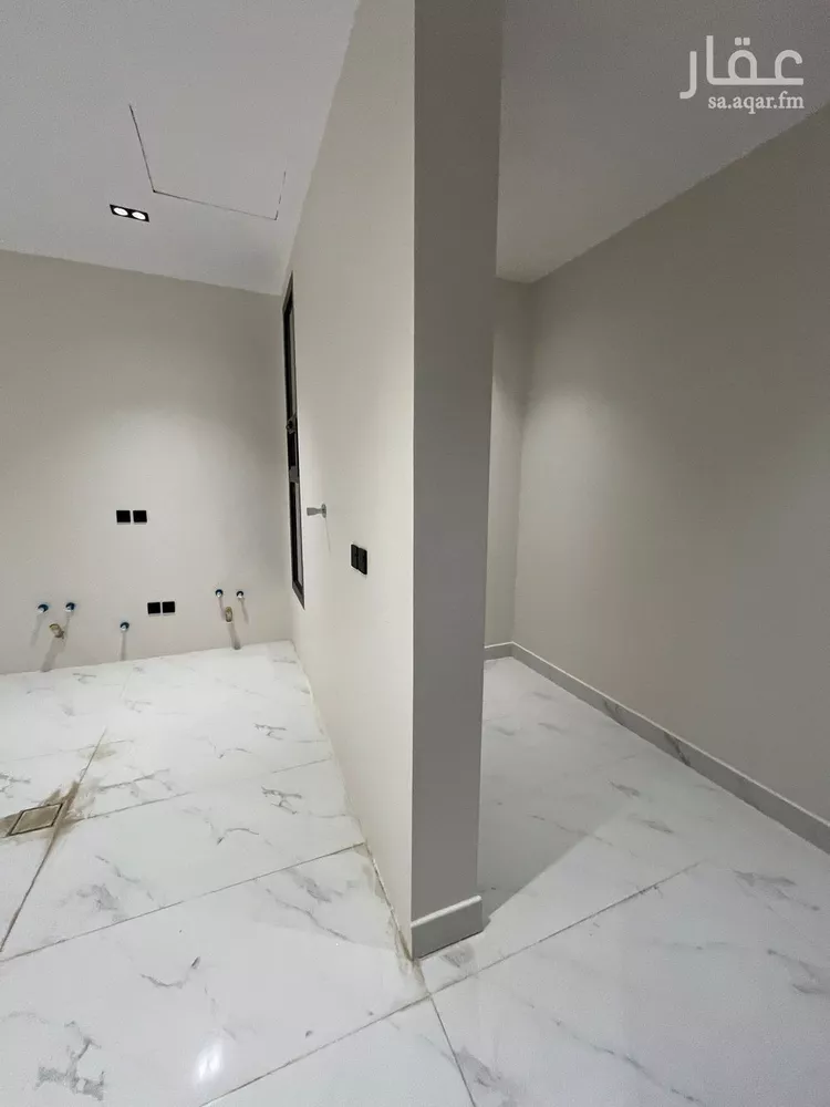 Floor for Sale in Riyadh Al Munsiyah 9