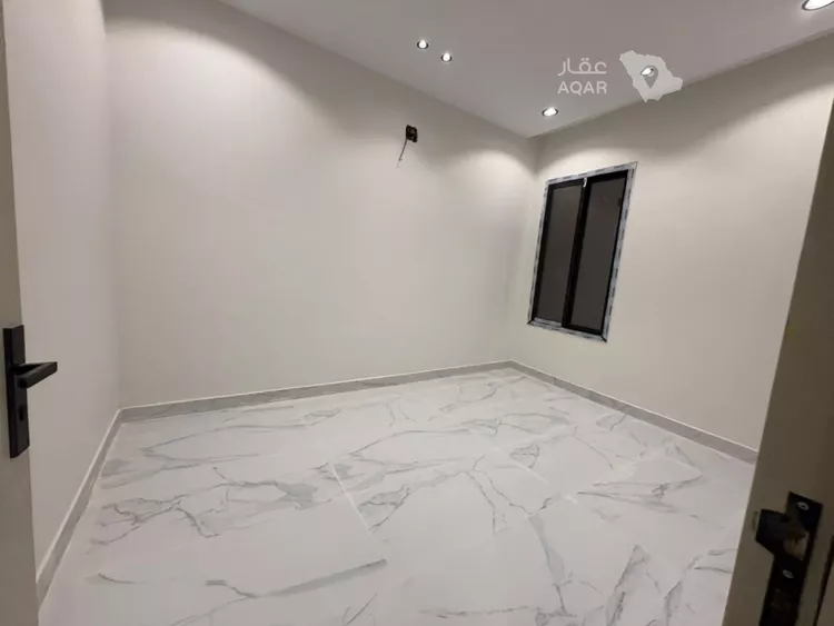 Floor for Sale in Riyadh Okaz 8