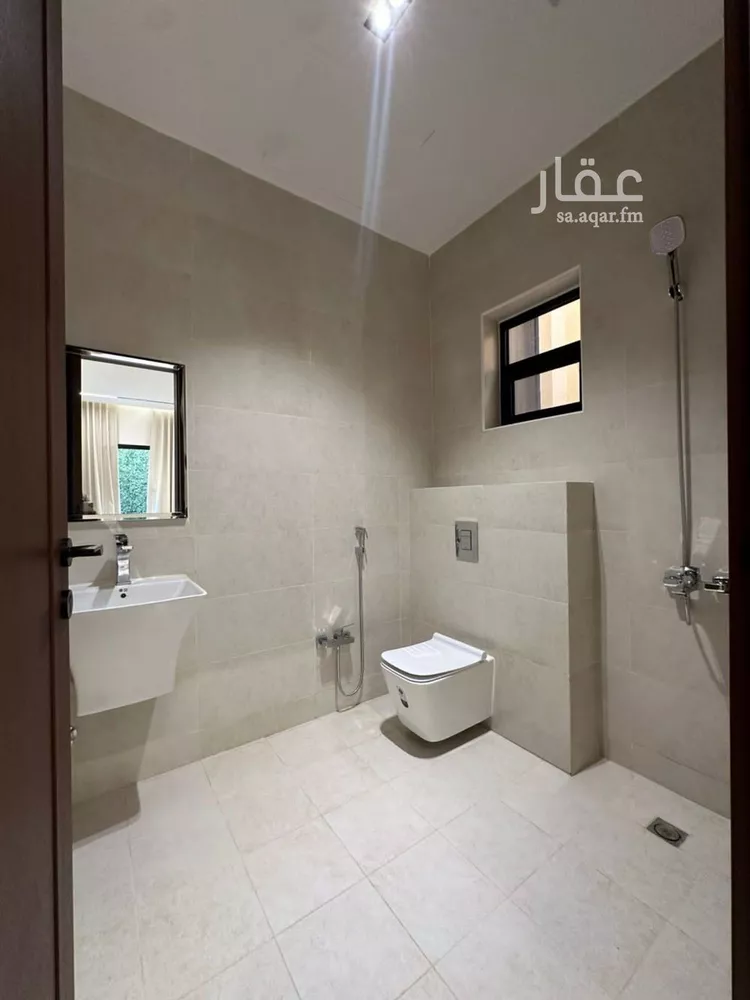 Floor for Sale in Riyadh Okaz 7