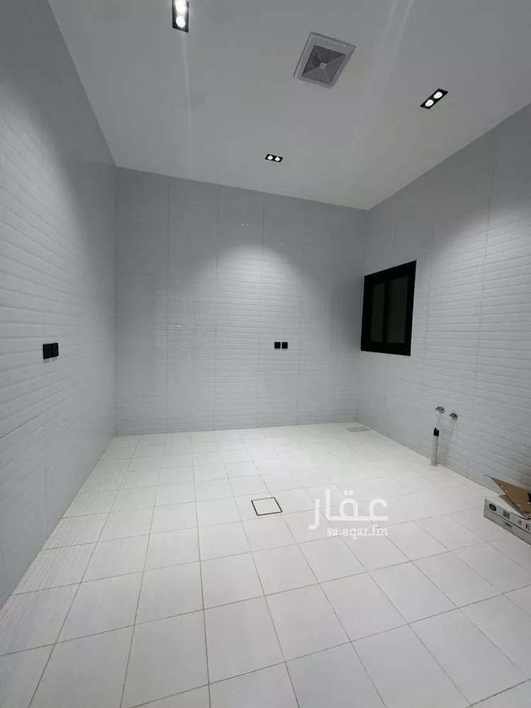 Floor for Sale in Riyadh Okaz 11