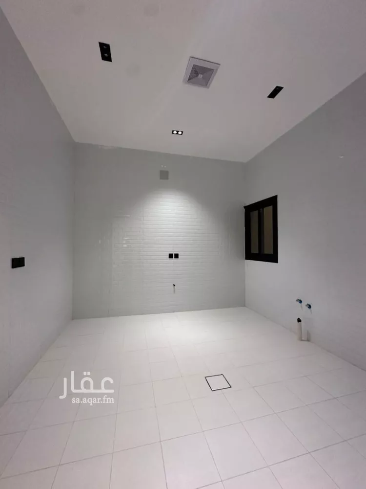 دور للبيع في شارع الصحراء, حي عكاظ, مدينة الرياض, منطقة الرياض 7
