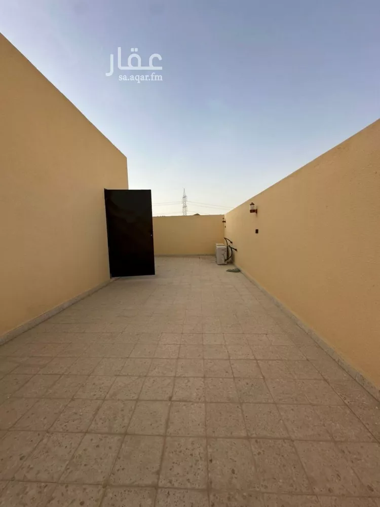 دور للبيع في شارع الصحراء, حي عكاظ, مدينة الرياض, منطقة الرياض 18
