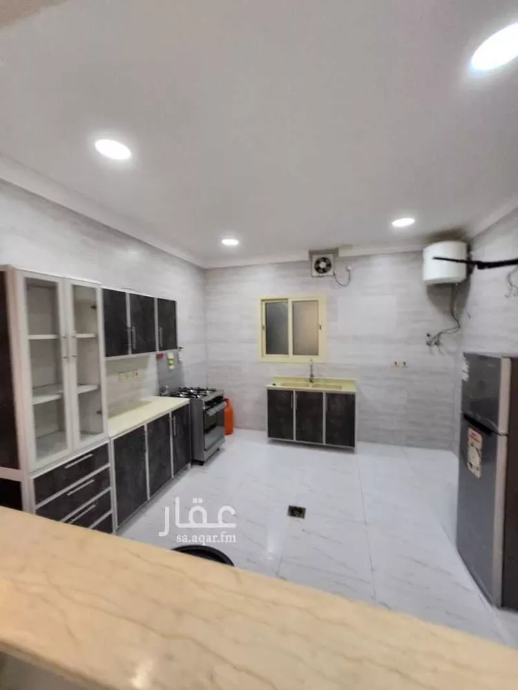 شقة للإيجار في شارع اسد بن حارثه الكلبي ، حي جنوب الهفوف ، الهفوف‎ ، الاحساء