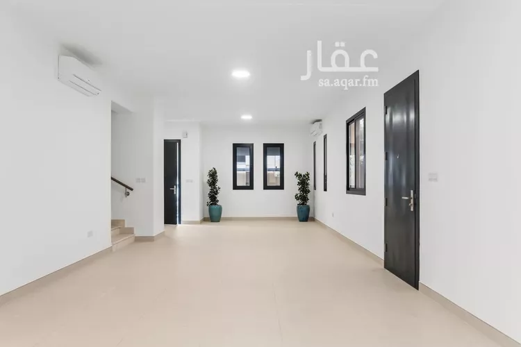فيلا للبيع في شارع محمد بن يوسف الانصاري, حي المونسية, مدينة الرياض, منطقة الرياض صورة 3