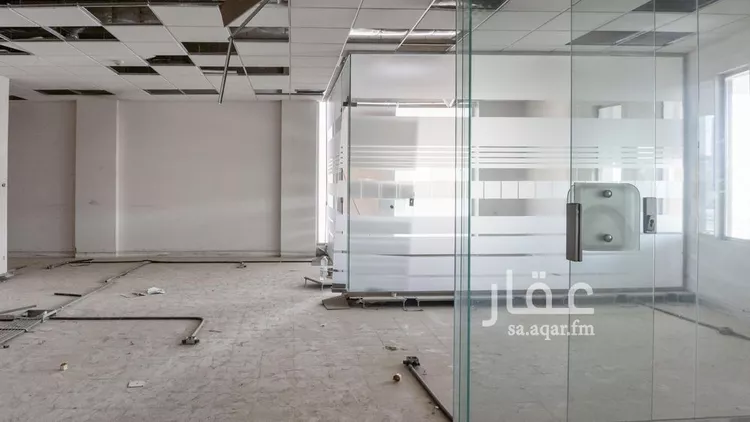 محل للإيجار في شارع الملك عبدالله ابن عبدالعزيز سعود الفرعي, حي الحمراء, مدينة الرياض, منطقة الرياض صورة 3