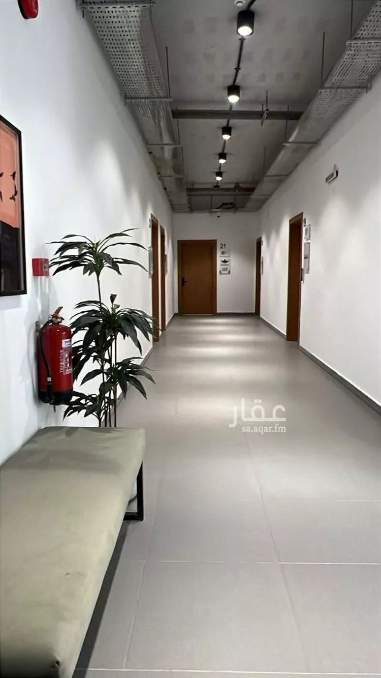 مكتب تجاري للإيجار في شارع العزيزية الفرعي, حي العزيزية, مدينة الرياض, منطقة الرياض صورة 2