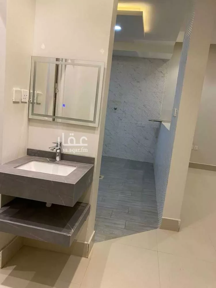 فيلا للبيع في شارع أحمد بن محمد الشعبي, حي المهدية, مدينة الرياض, منطقة الرياض 8