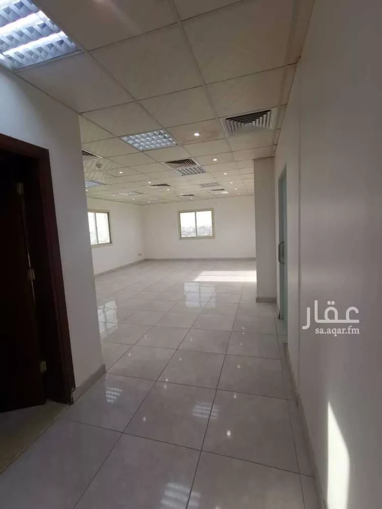 مكتب تجاري للإيجار في شارع طريق الملك فهد, حي الفيصلية الشمالية, مدينة تبوك, منطقة تبوك صورة 4