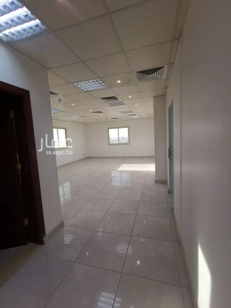مكتب تجاري للإيجار في شارع الخميسن, حي الفيصلية الشمالية, مدينة تبوك, منطقة تبوك صورة 4