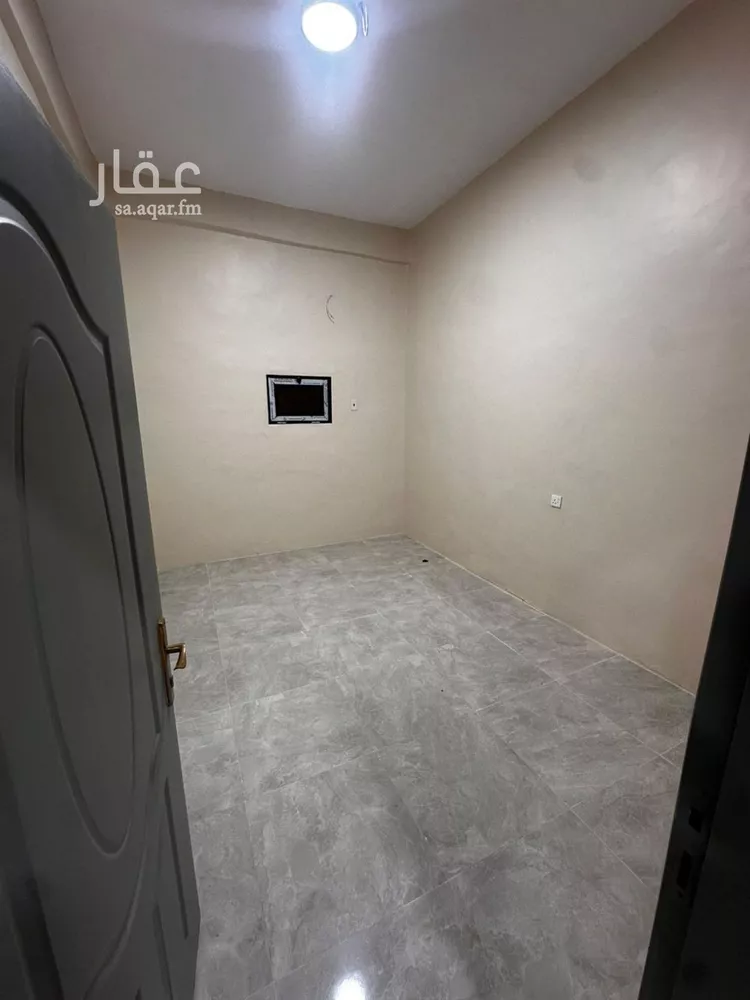 Building for Rent in Dammam Al Souq 11