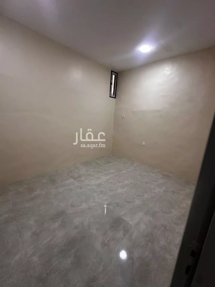 Building for Rent in Dammam Al Souq 15