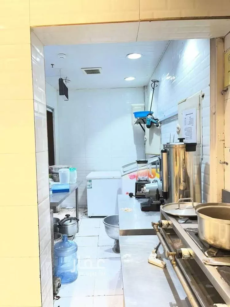 عمارة للإيجار في شارع طريق الامير محمد بن عبدالرحمن, حي المنصورة, مدينة الرياض, منطقة الرياض 1 صورة