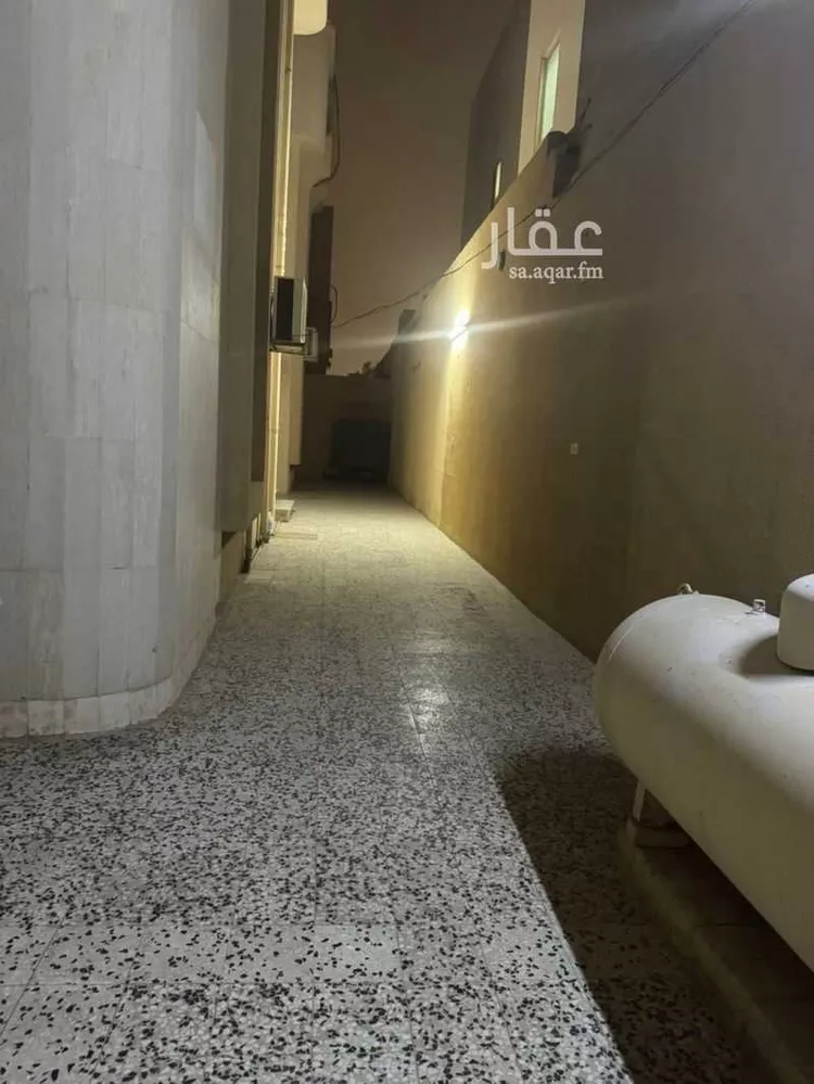فيلا للبيع في شارع رافد بن سنان, حي ظهرة البديعة, مدينة الرياض, منطقة الرياض صورة 3
