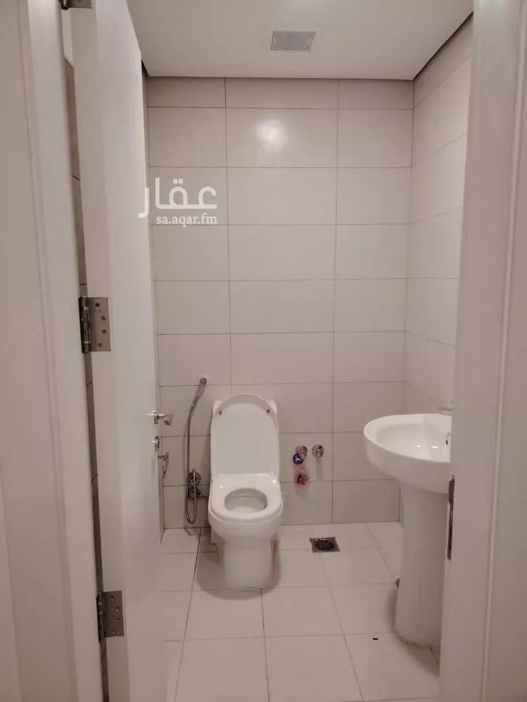 فيلا للإيجار في شارع الامير فيصل بن بندر بن عبدالعزيز الفرعي ، حي مطار الملك خالد الدولي ، الرياض ، منطقة الرياض صورة 3
