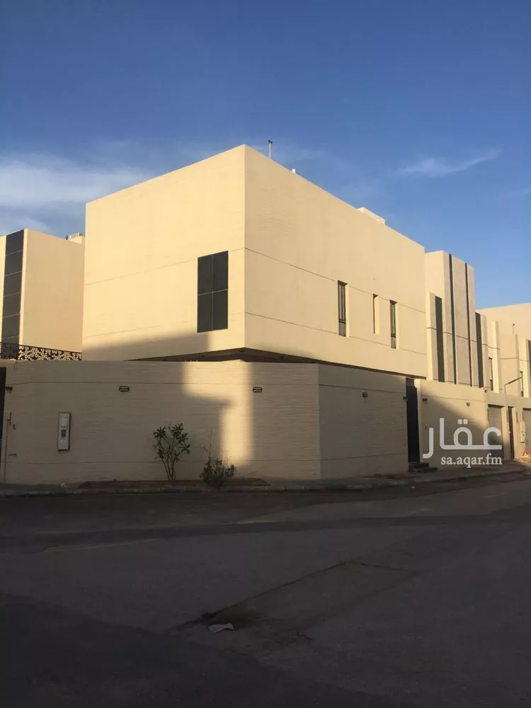 فيلا للبيع في شارع عبدالرحمن المكودي, حي عكاظ, مدينة الرياض, منطقة الرياض 1 صورة