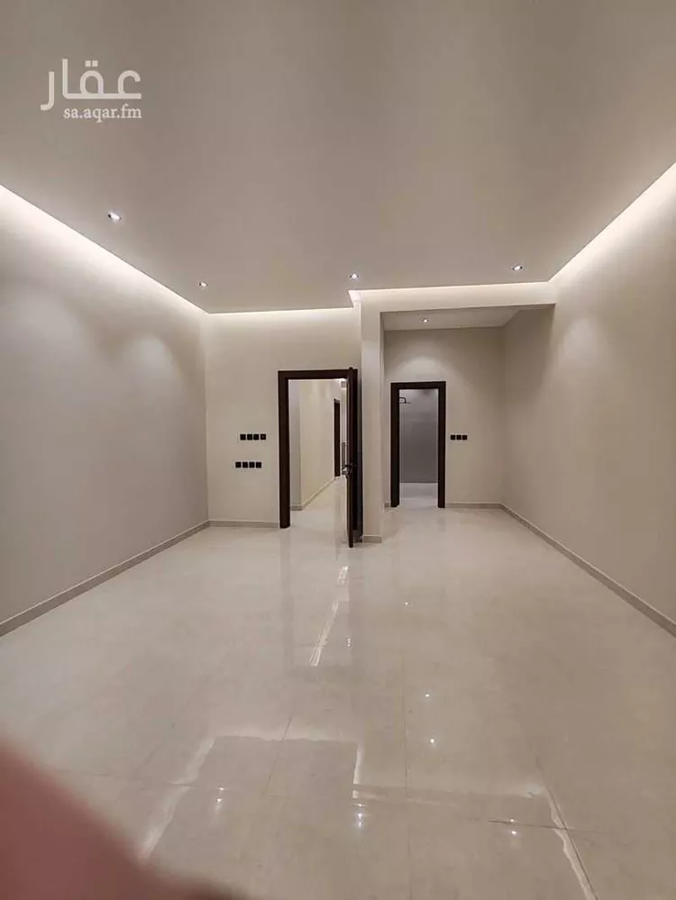 فيلا للبيع في شارع بدرالدين حسين الأنصاري, حي العوالي, مدينة الرياض, منطقة الرياض صورة 3