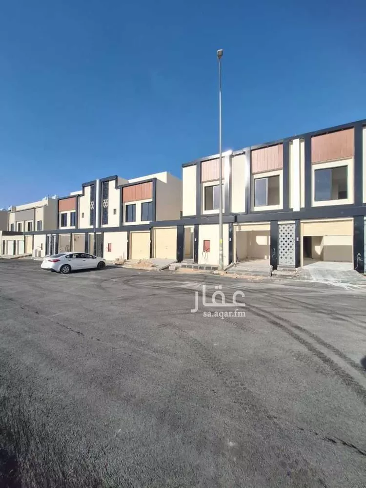 فيلا للبيع في شارع أحمد بن محمد القطيعي, حي عكاظ, مدينة الرياض, منطقة الرياض صورة 2