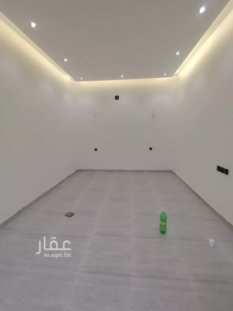 فيلا للبيع في شارع عبدالخالق الصابوني, حي عكاظ, مدينة الرياض, منطقة الرياض صورة 2