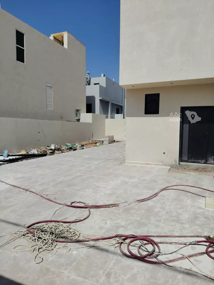 فيلا للبيع في شارع أبو العلاء المعرى, حي المنتزة, مدينة عيون الجواء, منطقة القصيم 6
