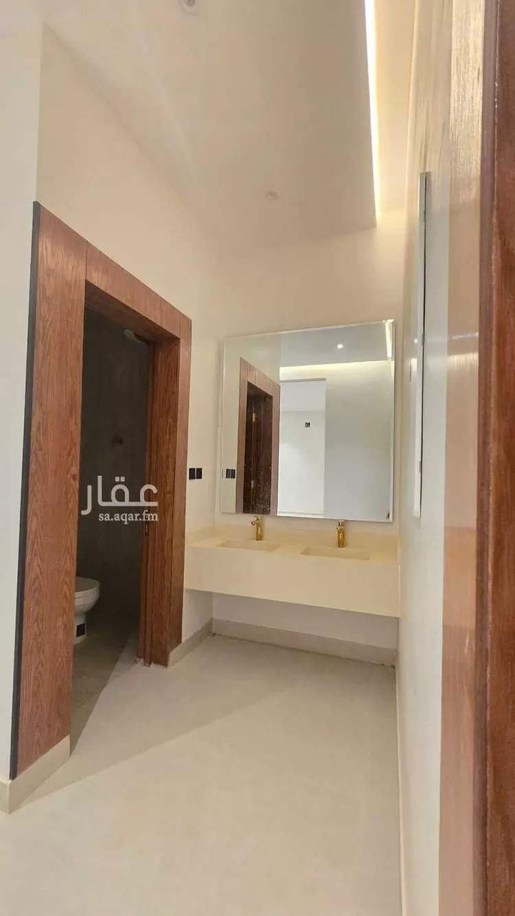 Floor for Sale in Riyadh Al Janadriyah 13