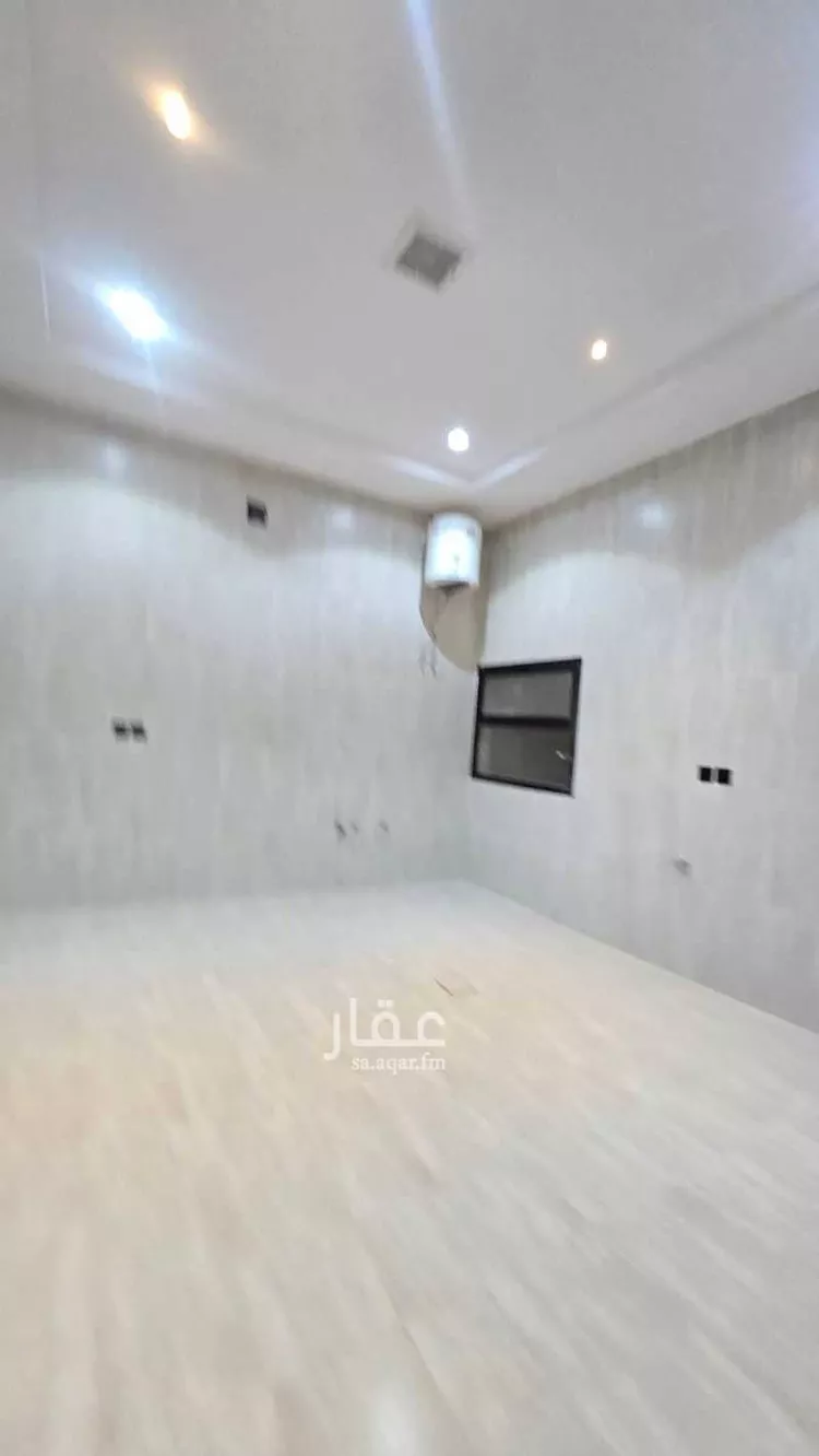 Floor for Sale in Riyadh Al Janadriyah 11