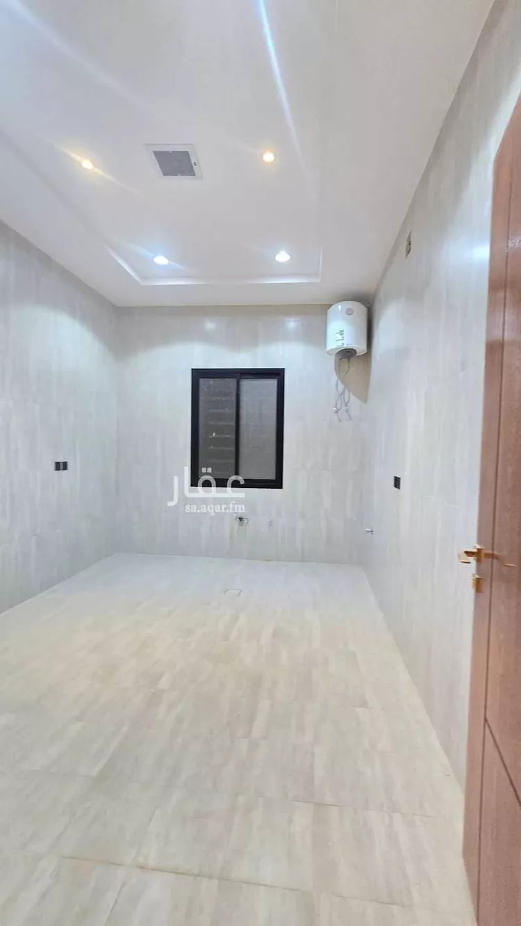 Floor for Sale in Riyadh Al Janadriyah 19