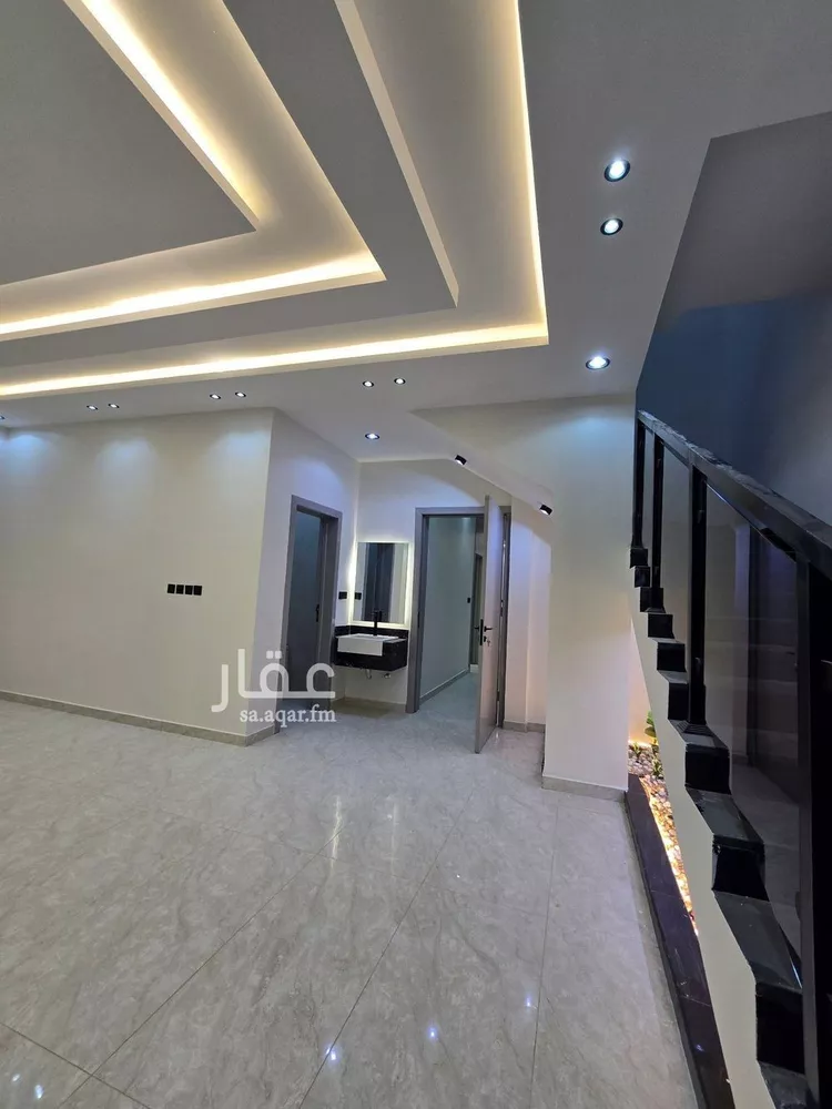 Floor for Sale in Riyadh Okaz 8