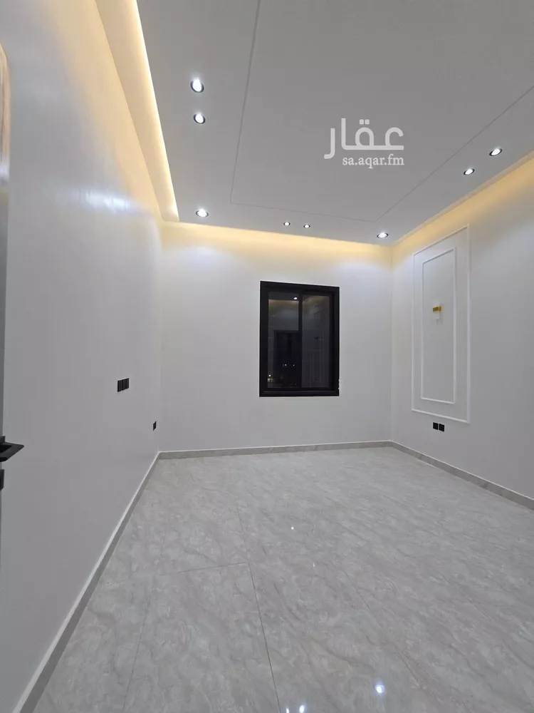 Floor for Sale in Riyadh Okaz 13