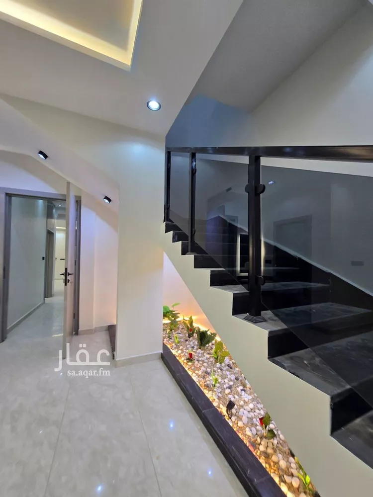 Floor for Sale in Riyadh Okaz 14