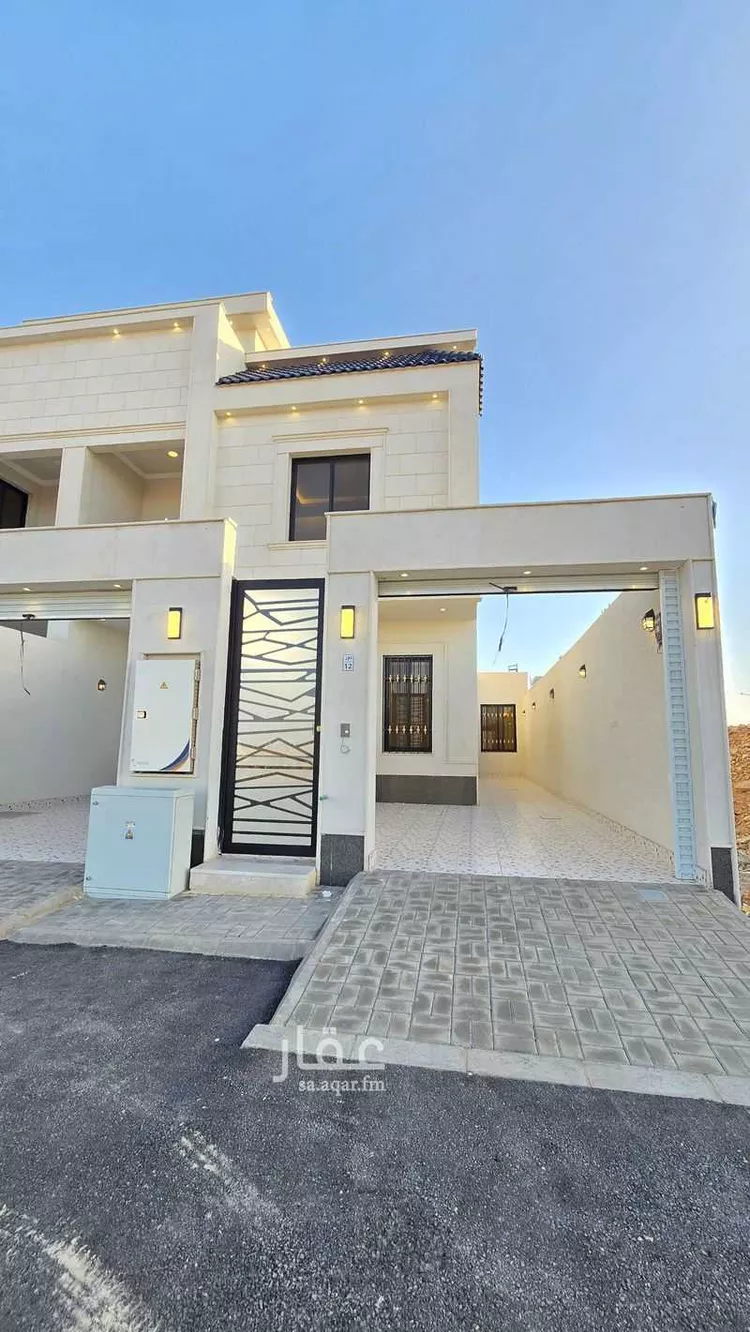 Floor for Sale in Riyadh Dirab 18