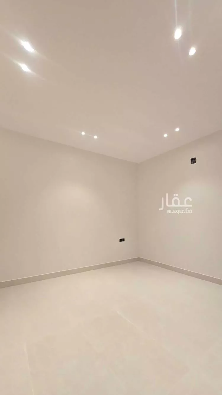 Floor for Sale in Riyadh Al Janadriyah 6