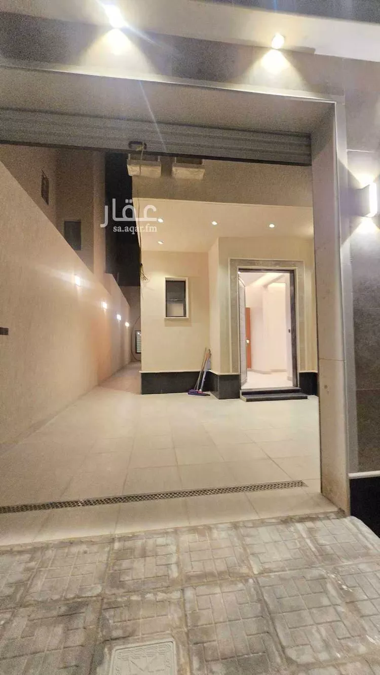 Floor for Sale in Riyadh Al Janadriyah 14