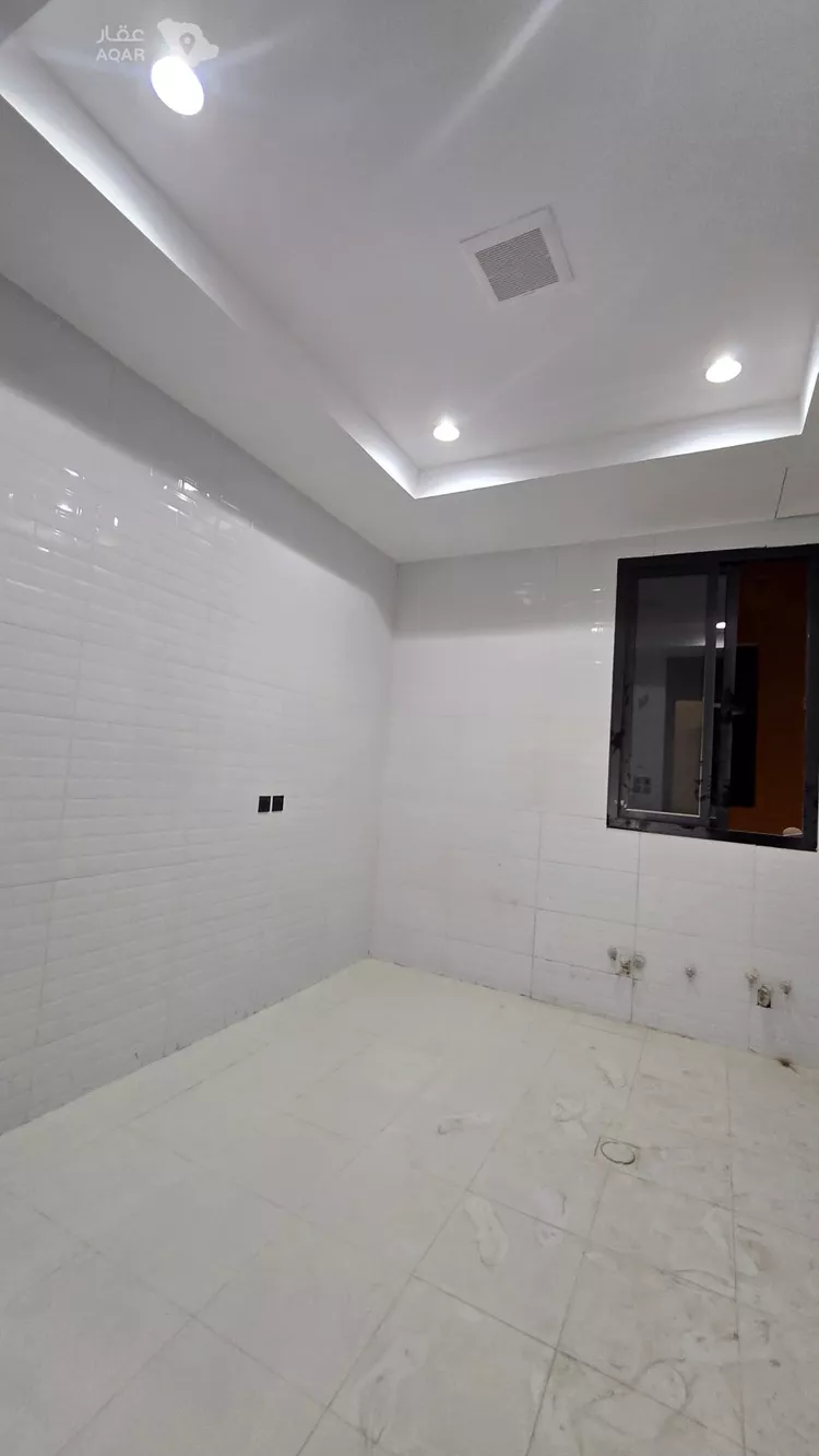 Floor for Rent in Riyadh Okaz 4