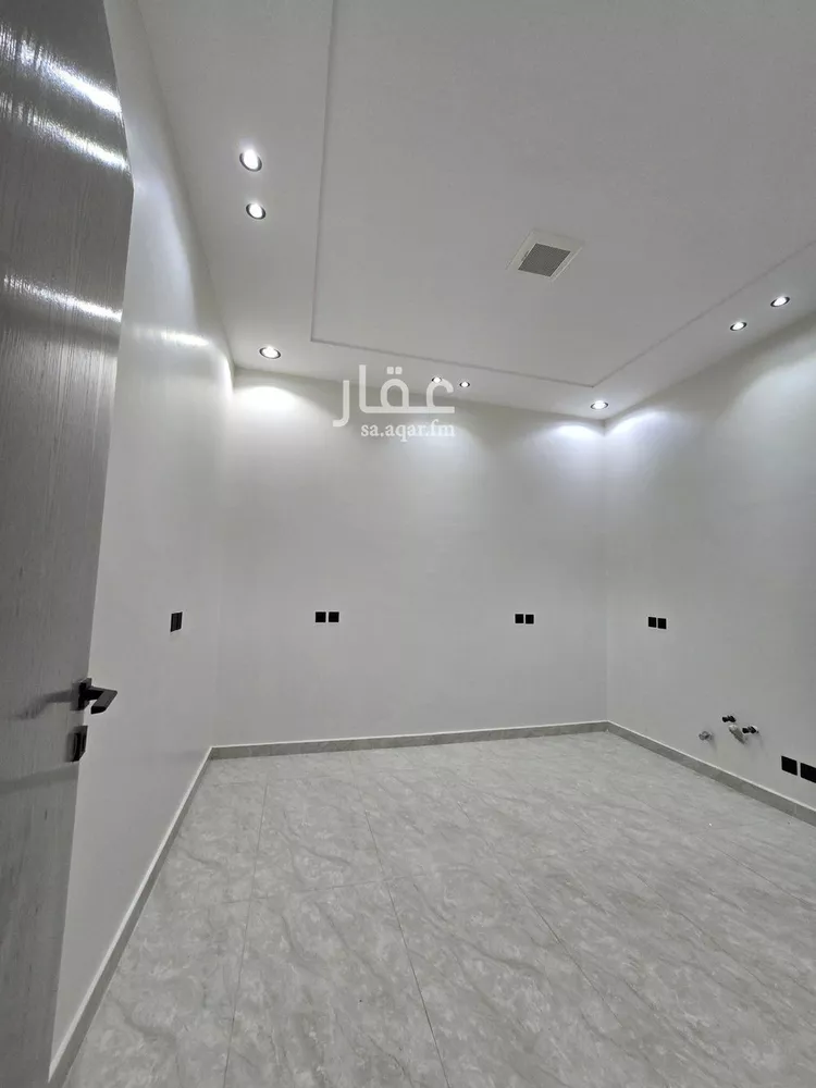 Floor for Sale in Riyadh Okaz 21