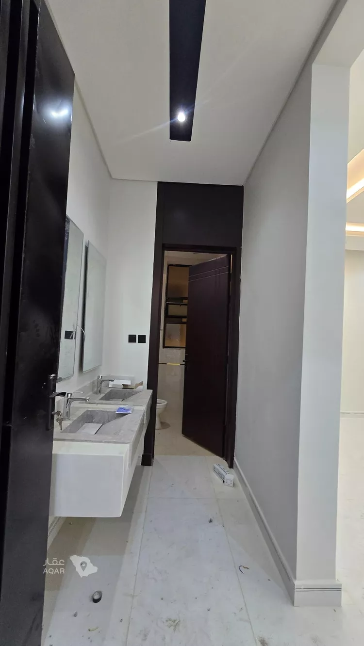 Floor for Rent in Riyadh Okaz 12