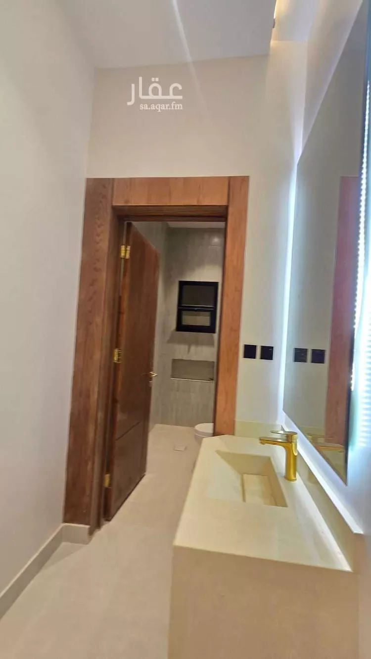 Floor for Sale in Riyadh Al Janadriyah 9