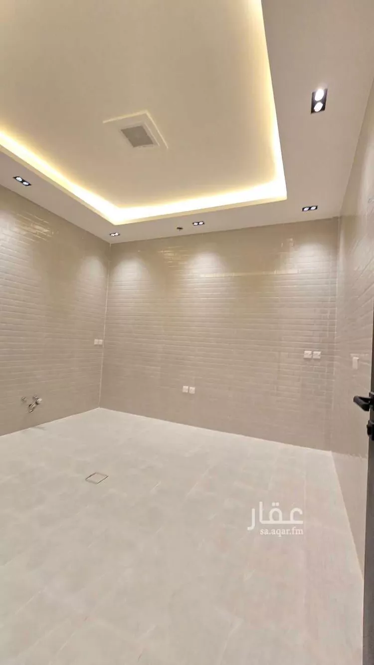 Floor for Sale in Riyadh Dirab 16