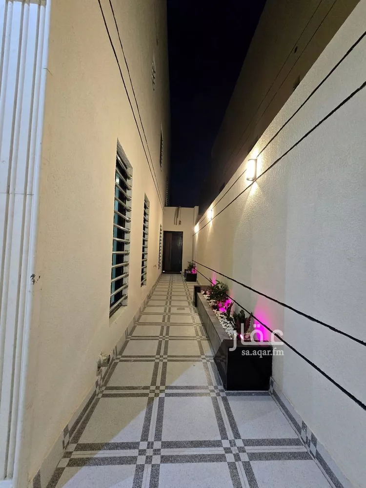 Floor for Sale in Riyadh Okaz 26