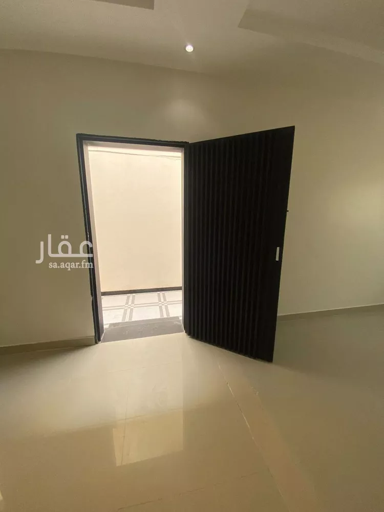 فيلا للبيع في شارع الطيب اليوسف, حي طويق, مدينة الرياض, منطقة الرياض 17