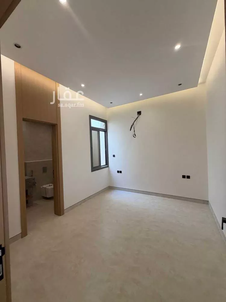 Floor for Sale in Riyadh Al Qirawan 6