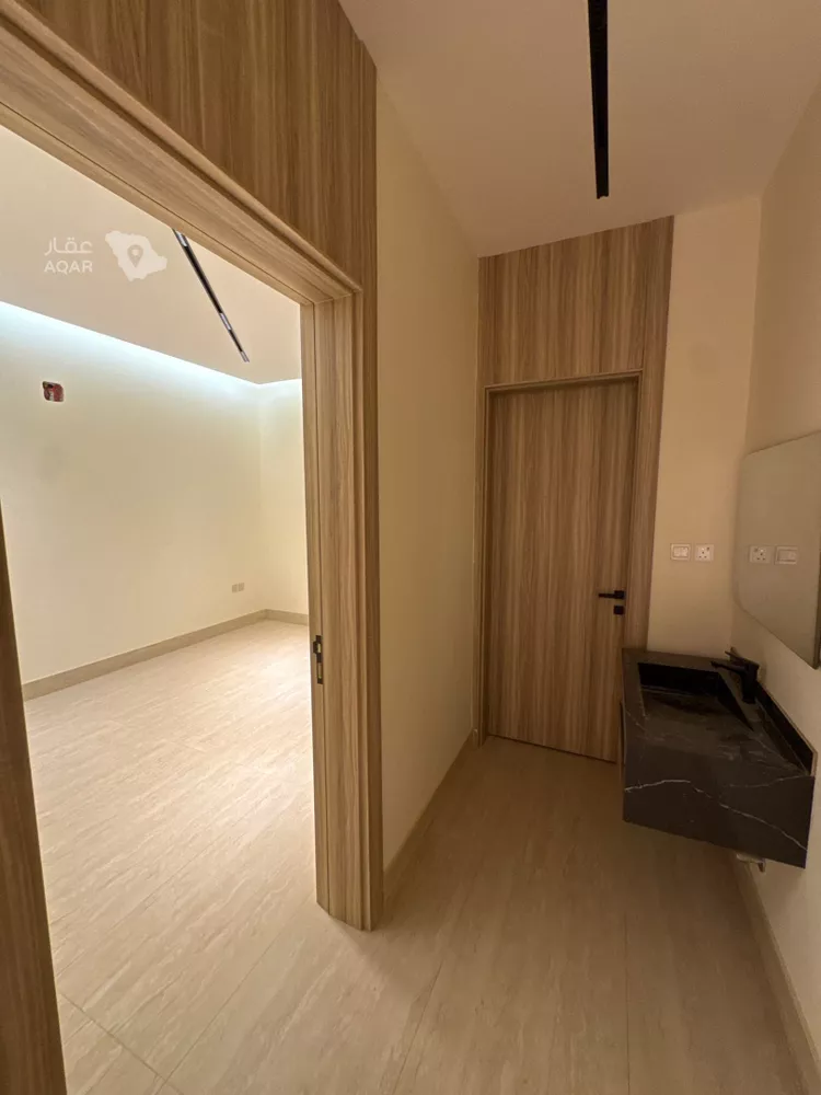 Floor for Rent in Riyadh Shubra 8