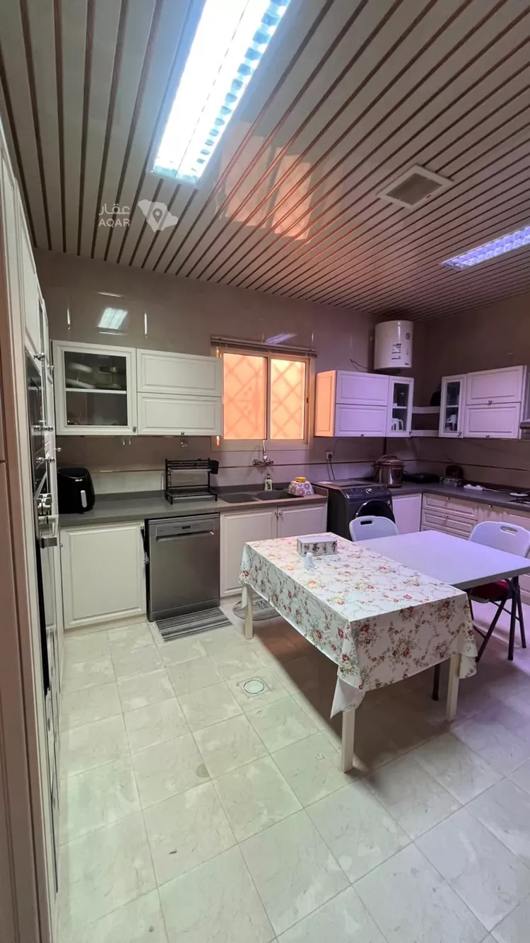 Floor for Rent in Riyadh Al Mahdiyah صورة 3