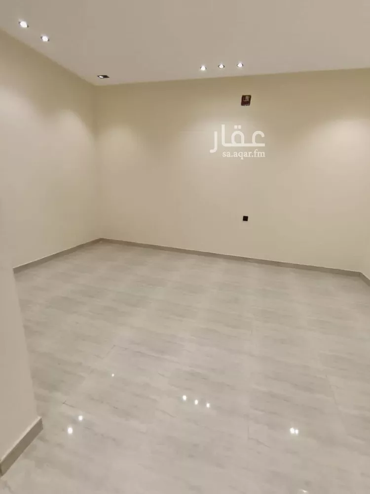 دور للبيع في شارع النفوذ, حي عكاظ, مدينة الرياض, منطقة الرياض صورة 2