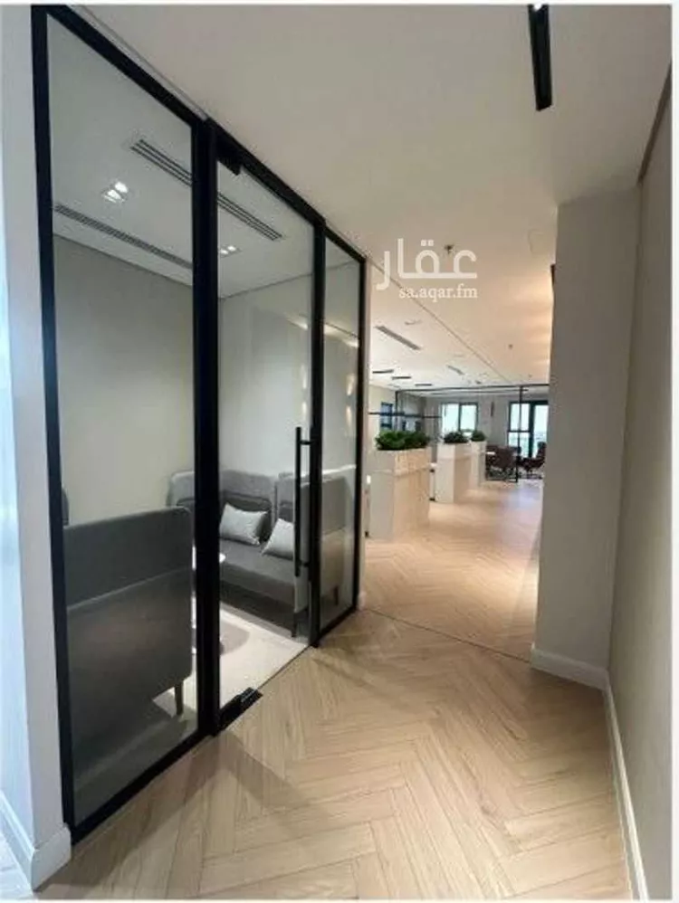 مكتب تجاري للإيجار في شارع انس بن مالك لفرعي, حي الصحافة, مدينة الرياض, منطقة الرياض صورة 3