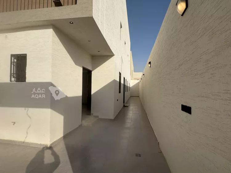 Floor for Sale in Riyadh Dirab 7