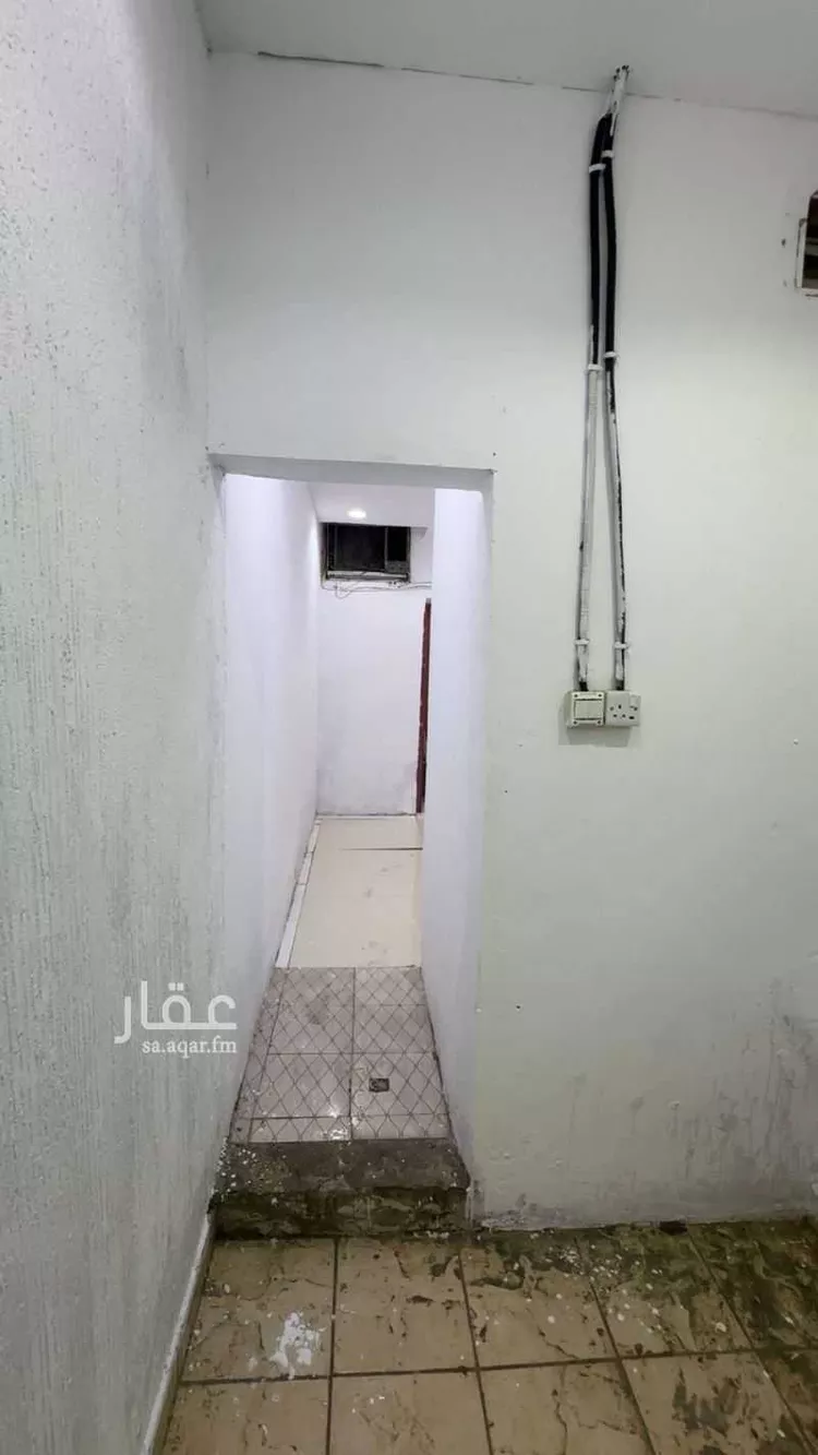 غرفة للإيجار في شارع الحدبة البيضاء ، حي العزيزية ، الرياض ، منطقة الرياض