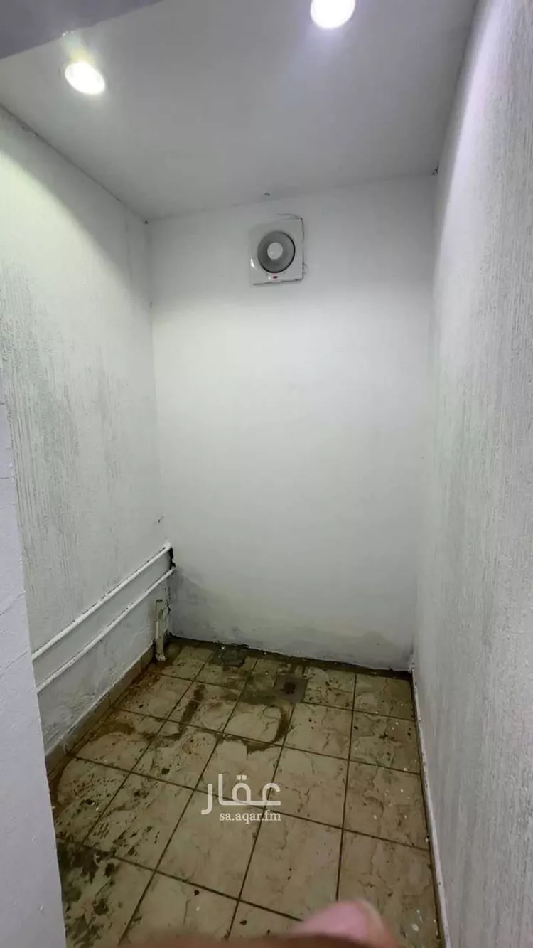 غرفة للإيجار في شارع الحدبة البيضاء ، حي العزيزية ، الرياض ، منطقة الرياض صورة 3